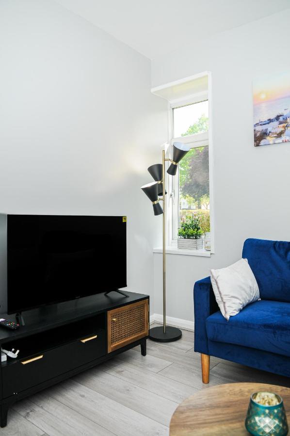 Greater London, 1 Bed London Flat, Parking, Nr Metro Stations, 15Mins To London Apartment Bagian luar foto